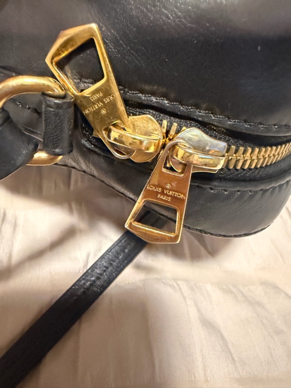 Authentic Louis Vuitton Monogram
Canvas Saintonge Shoulder Bag - Picture 9 of 12